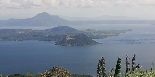 マニラ発タール火山と湖ボート観光ツアー