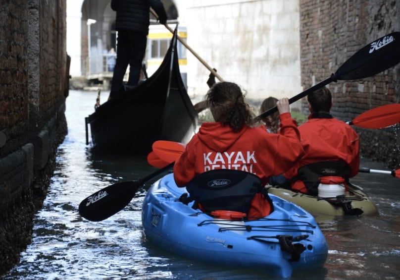 Picture 3 for Activity 60' Quick Kayak Tour of Venice with guide