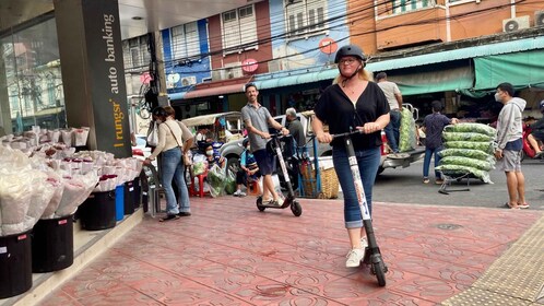 Bangkok: City Highlights Electric Scooter Tour