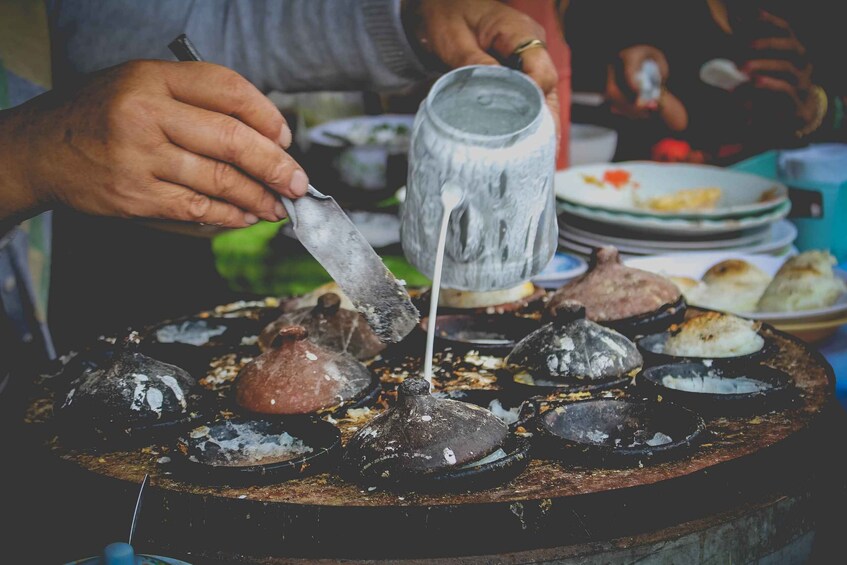 Picture 2 for Activity Ho Chi Minh City: Street Food Night Tour with a Local Guide