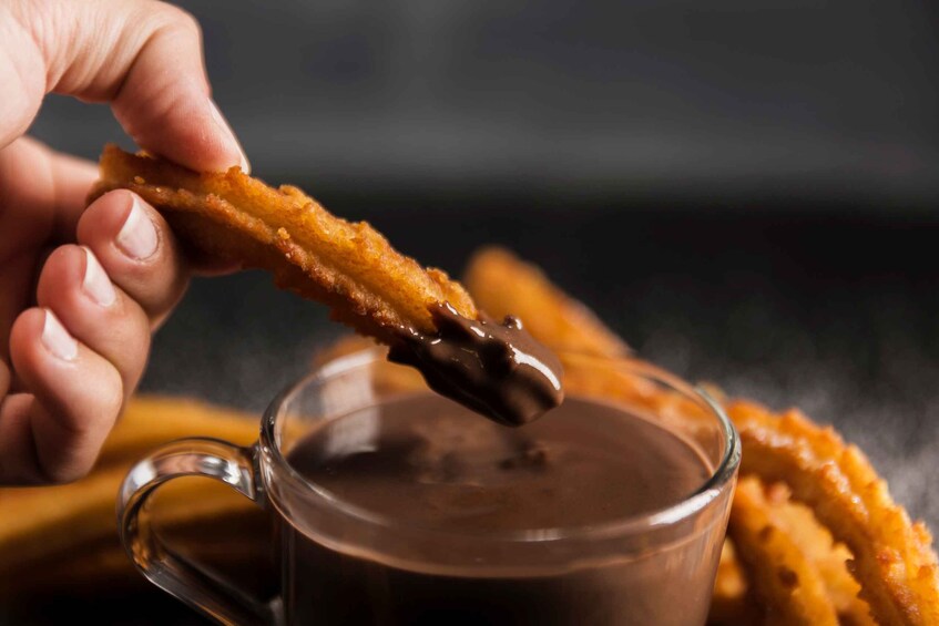 Valencia: Guided Food Tour with Chocolate Tasting Experience