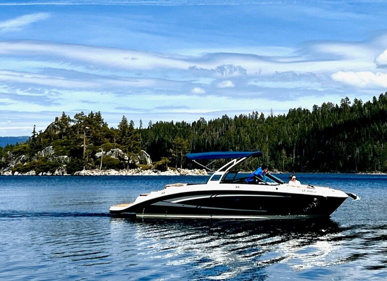 Lake Tahoe: Lakeside Highlights Yacht Tour