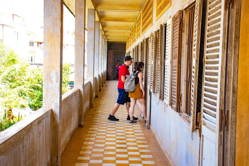 Phnom Penh: Tour of Tuol Sleng Prison and Choeng Ek Memorial