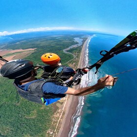 Jaco: 1500ft Tandem Paragliding Flight with Beach Views