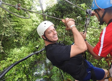 Katira: tour de aventura en tirolesa en Río Celeste