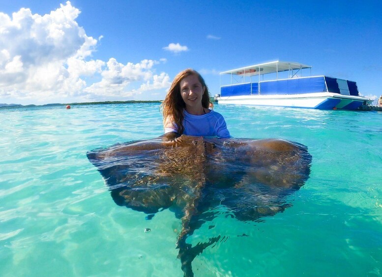 Picture 9 for Activity Snorkeling activity in Stingray City Antigua - Transfer INC.