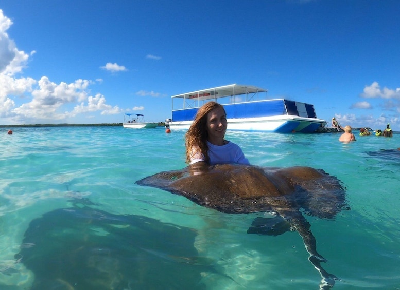 Picture 2 for Activity Snorkeling activity in Stingray City Antigua - Transfer INC.