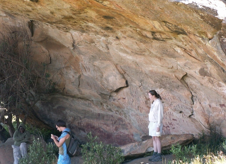 Picture 2 for Activity In the Footsteps of the Bushmen guided day hike to rock art