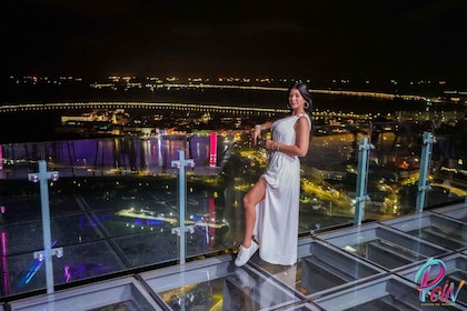 Ciudad de Panamá: entrada a la plataforma de observación Poin Glass con rec...