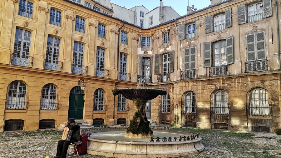 Aix-en-Provence: Medieval Village Art and Vineyards