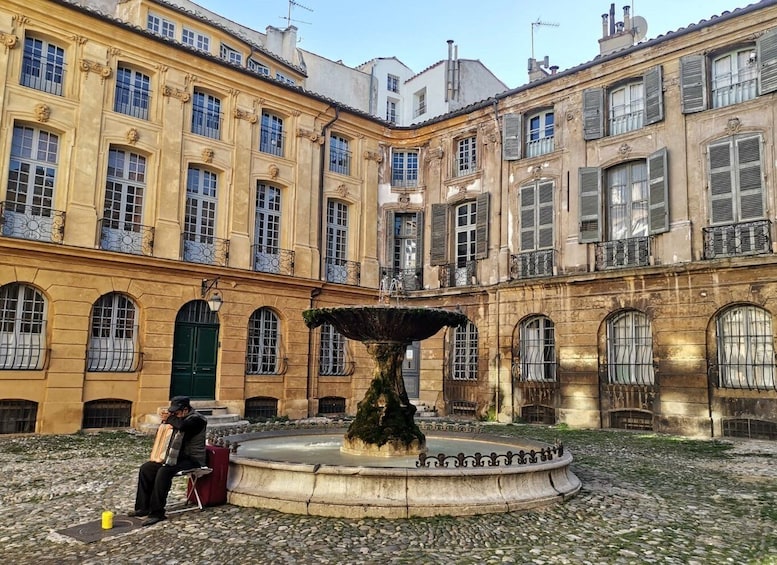 Aix-en-Provence: Medieval Village Art and Vineyards