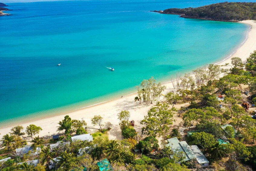 Picture 1 for Activity From Rosslyn: Great Keppel Island Boat Day Trip with Lunch