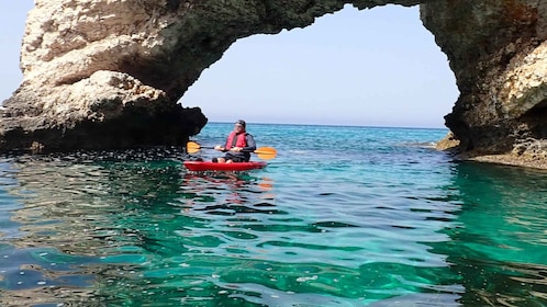 Agia Napa: Tour guidato delle grotte marine in kayak