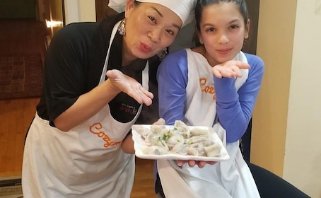 Cambridge: Dumpling Cooking Class with Taiwanese Snacks