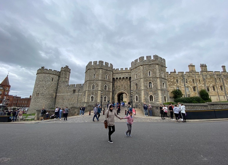 From London: Windsor Castle & Stonehenge Private Day Trip