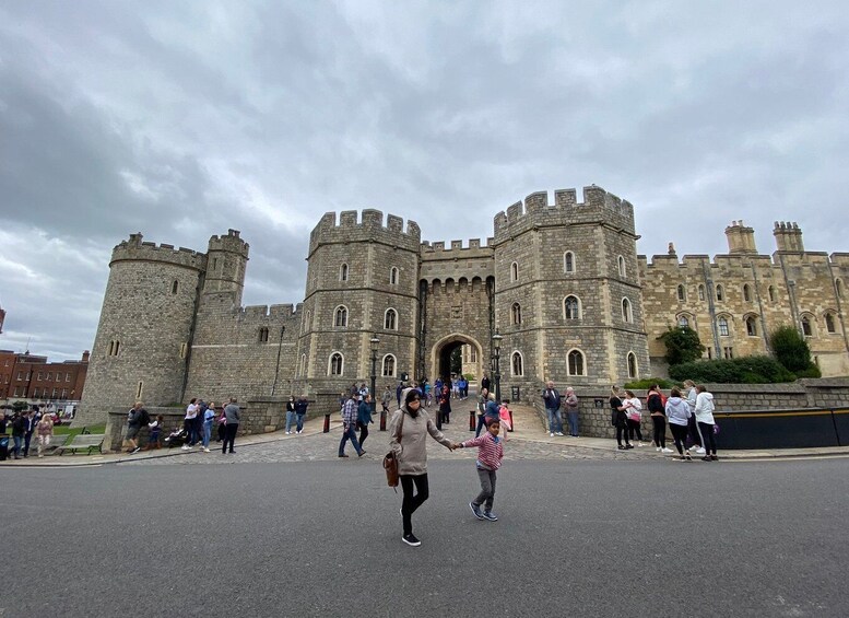 From London: Windsor Castle & Stonehenge Private Day Trip