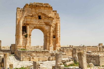 Desde Túnez: Excursión de un día a Kesra y Maktaris con almuerzo