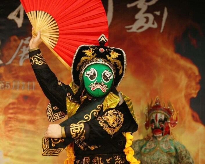 Chengdu: Illuminated Night Tour with Sichuan Opera or Hotpot