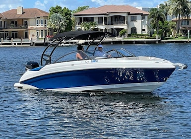 Fort Lauderdale: 11 People Private Boat Rental