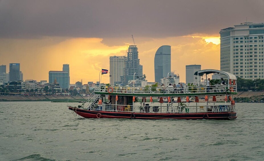 Picture 4 for Activity Phnom Penh: Bike & Boat Guided Tour included Snacks & Beers