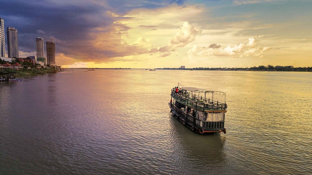 Picture 2 for Activity Phnom Penh: Bike & Boat Guided Tour included Snacks & Beers