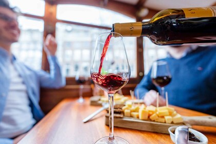 Amsterdam: Luxury Cheese & Wine Cruise with Unlimited Drinks