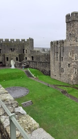 Wales: Snowdonia Mountains and Caernarfon Castle Tour