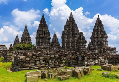 Yogyakarta: Borobudur sunrise(guarantee climb up)& Prambanan