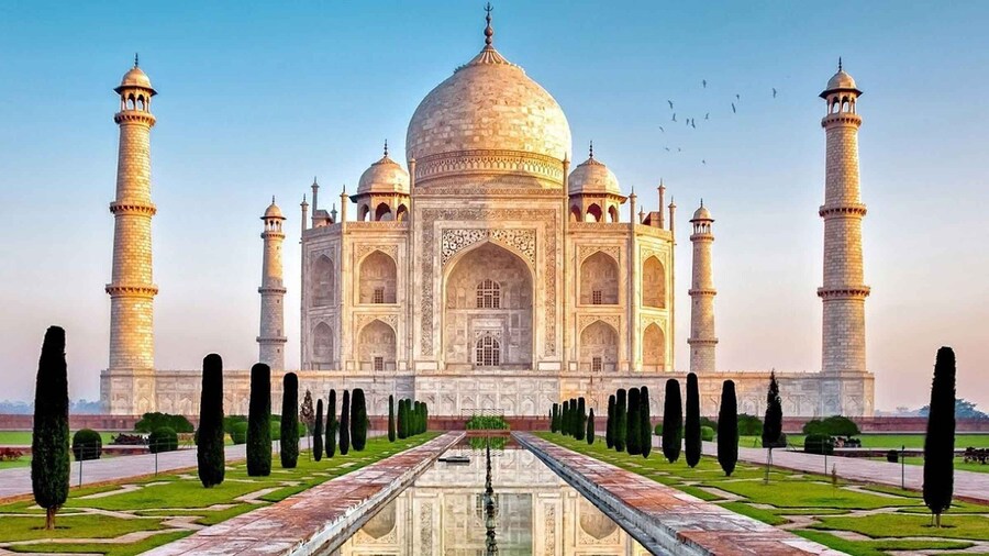 From Mumbai: Taj Mahal and Agra Day Tour