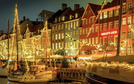 Copenhagen: Christmas Charm Walking Tour with Holiday Beer