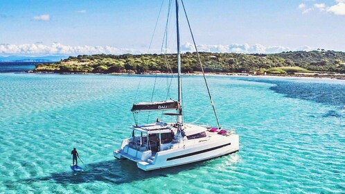 Hersonissos: Private Catamaran Cruise, Dia Island with Lunch