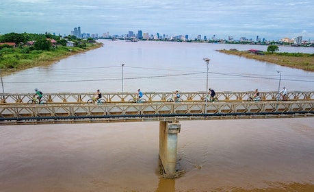 Phnom Penh: Silk Islands Half-Day Bike Tour