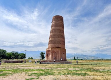Denkmal aus dem 11. Jahrhundert "Burana-Turm" & Stadtrundfahrt in Bischkek