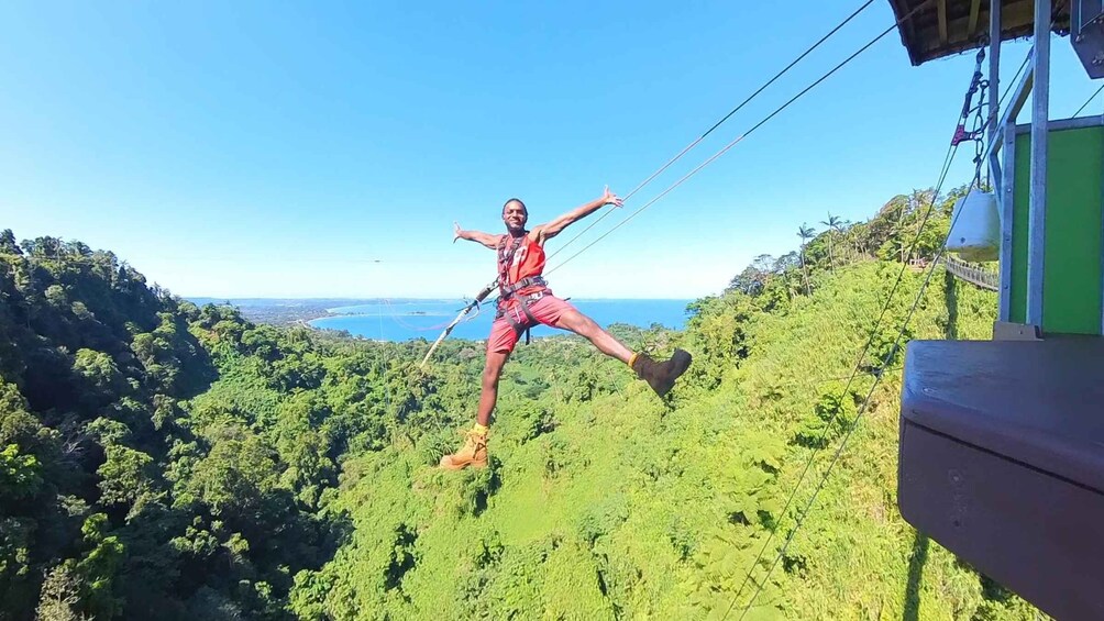 Picture 8 for Activity Vanuatu Jungle Canyon Swing