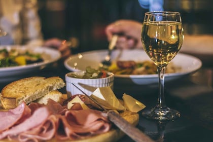 Luxemburg: Italiaans diner in een vintage bus