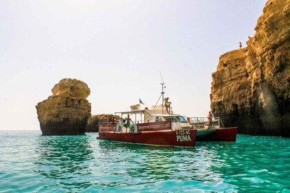 Quarteira: paseo en barco por la cueva de Benagil con barbacoa en la playa ...