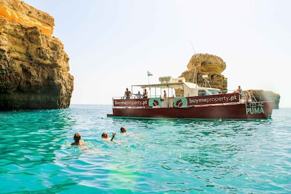 Quarteira: Båttur i Benagil-grotten med strandgrill og kajakk
