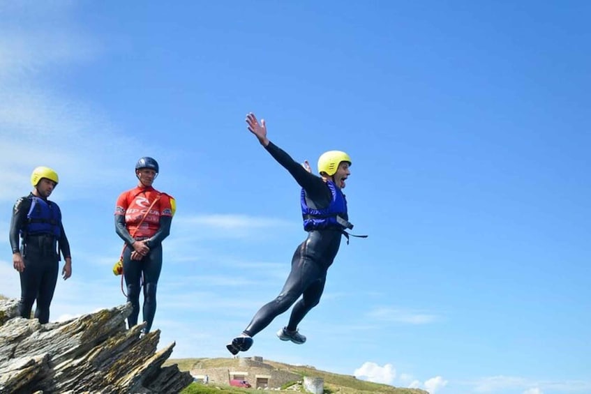 Newquay: Coasteering