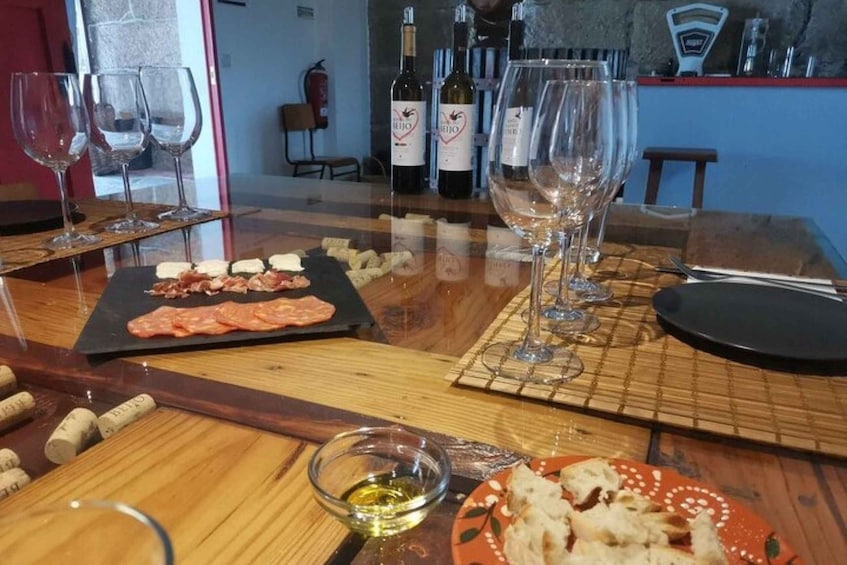 Douro: Premium Wine Tasting and Tapas Tour