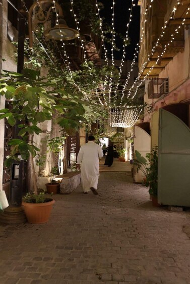 Picture 3 for Activity Jeddah: Historic District Tour by a Local Guide
