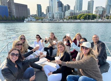 Toronto: Private Luxury Yacht Sightseeing Cruise & Prosecco