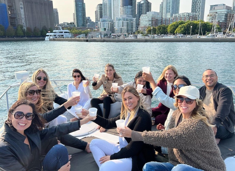 Toronto: Private Luxury Yacht Sightseeing Cruise & Prosecco
