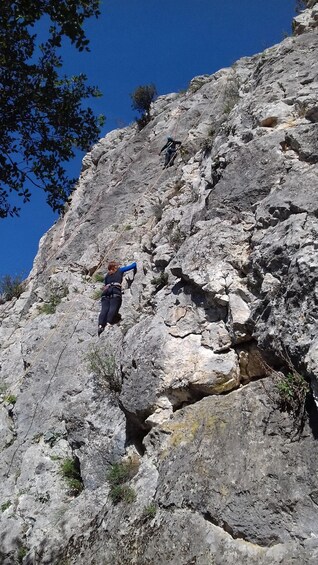 THESSALONIKI: CLIMBING WITH A VIEW OF THE ALIAKMONAS DAM