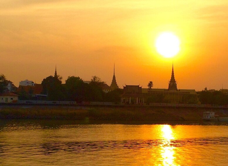 Picture 14 for Activity Phnom Penh: Sunset Cruise with Unlimited Beer and Drinks