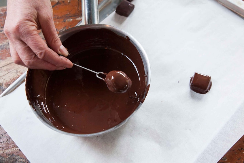 Picture 8 for Activity Zaandijk: Chocolate making demonstration & tasting