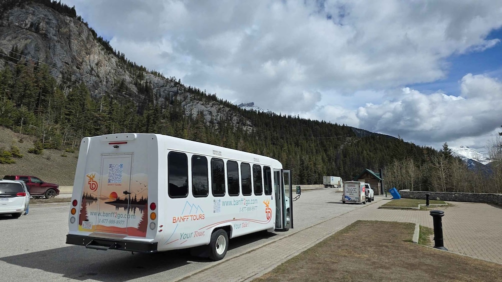 Picture 5 for Activity Moraine Lake and Lake Louise Half Day Tour