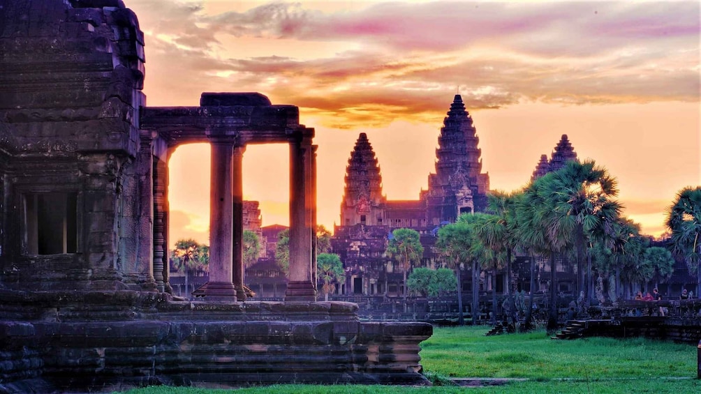 Private 2 Day Angkor Wat Sunrise & Discover all Major Temple