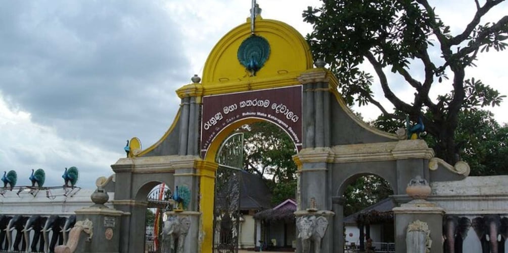 Picture 6 for Activity Southern Sri Lanka Temple Quest: from Hambantota Harbor