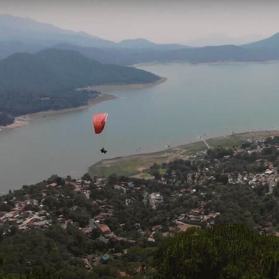 Picture 3 for Activity Valle de Bravo: Paragliding Flight