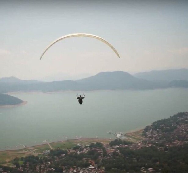 Picture 4 for Activity Valle de Bravo: Paragliding Flight